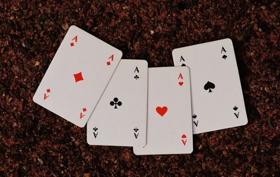 Bonus Yang Menguntungkan Bermain Judi Poker Online Disitus KantinQQ